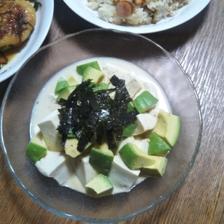 【白ワインに合う】豆腐とアボカドのサイコロサラダ